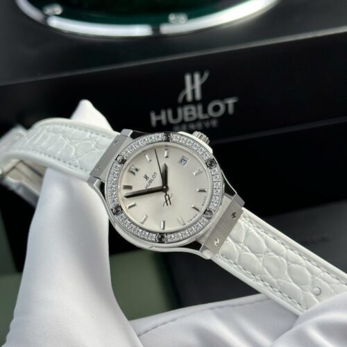 Hublot Classic Fusion 11 Women Watch 33mm White Dial - Image 3