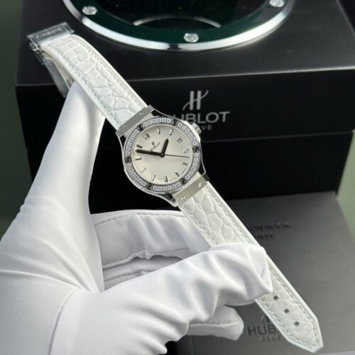 Hublot Classic Fusion 11 Women Watch 33mm White Dial - Image 4