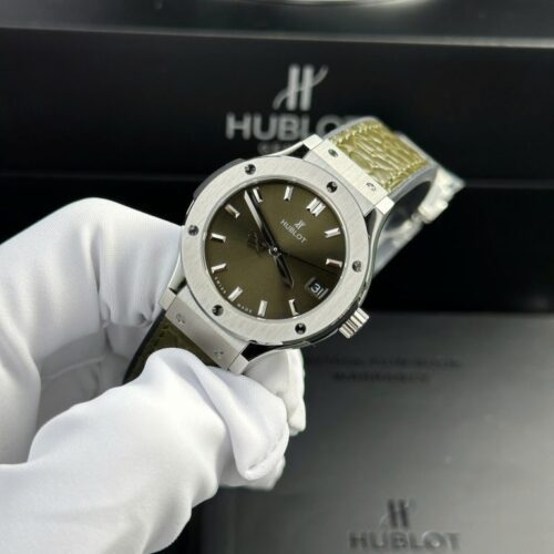 Hublot Classic Fusion Women's 33mm Green Dial - Image 2