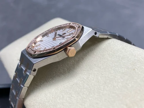 Audemars Piguet Royal Oak Quartz Ref. 67651SR.ZZ.1261SR.01 Super Clone - Image 6