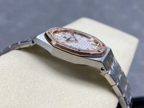Audemars Piguet Royal Oak Quartz Ref. 67651SR.ZZ.1261SR.01 Super Clone - Image 7