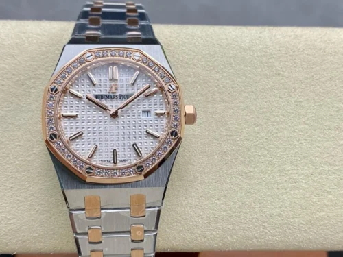 Audemars Piguet Royal Oak Quartz Ref. 67651SR.ZZ.1261SR.01 Super Clone
