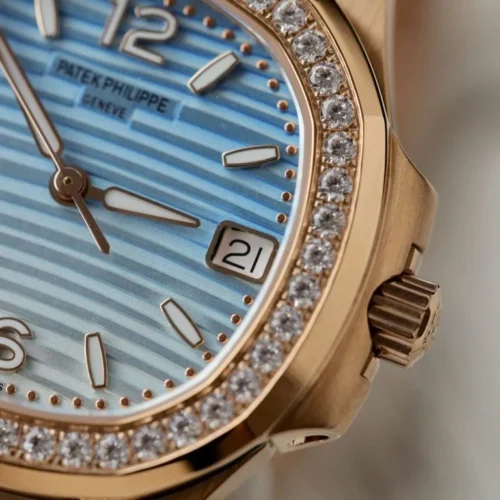 Patek Philippe Nautilus 7010R Women 32mm Blue/White Dial Metal Wire - Image 3