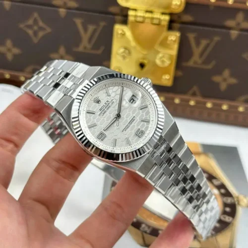 Land-Dweller 127334 40mm Imitation White/Honeycomb Dial - Image 2