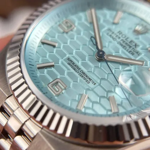 Land-Dweller 127336 40mm Ice Blue/Honeycomb Dial - Image 8