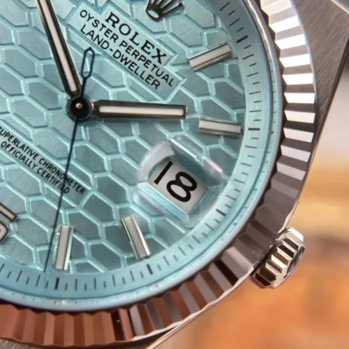 Land-Dweller 127336 40mm Ice Blue/Honeycomb Dial - Image 4