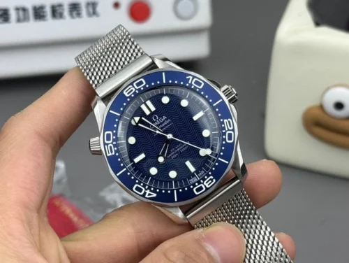 Omega Seamaster Diver 300M James Bond 60th Anniversary Master Chronome - Image 4