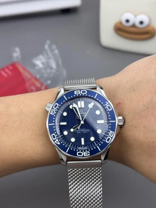 Omega Seamaster Diver 300M James Bond 60th Anniversary Master Chronome - Image 5