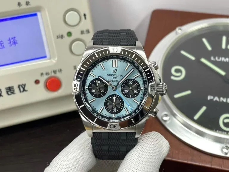 Breitling Luxury Super Chronomat B01 Ice Blue Dial Rubber Strap 44mm Super Clone
