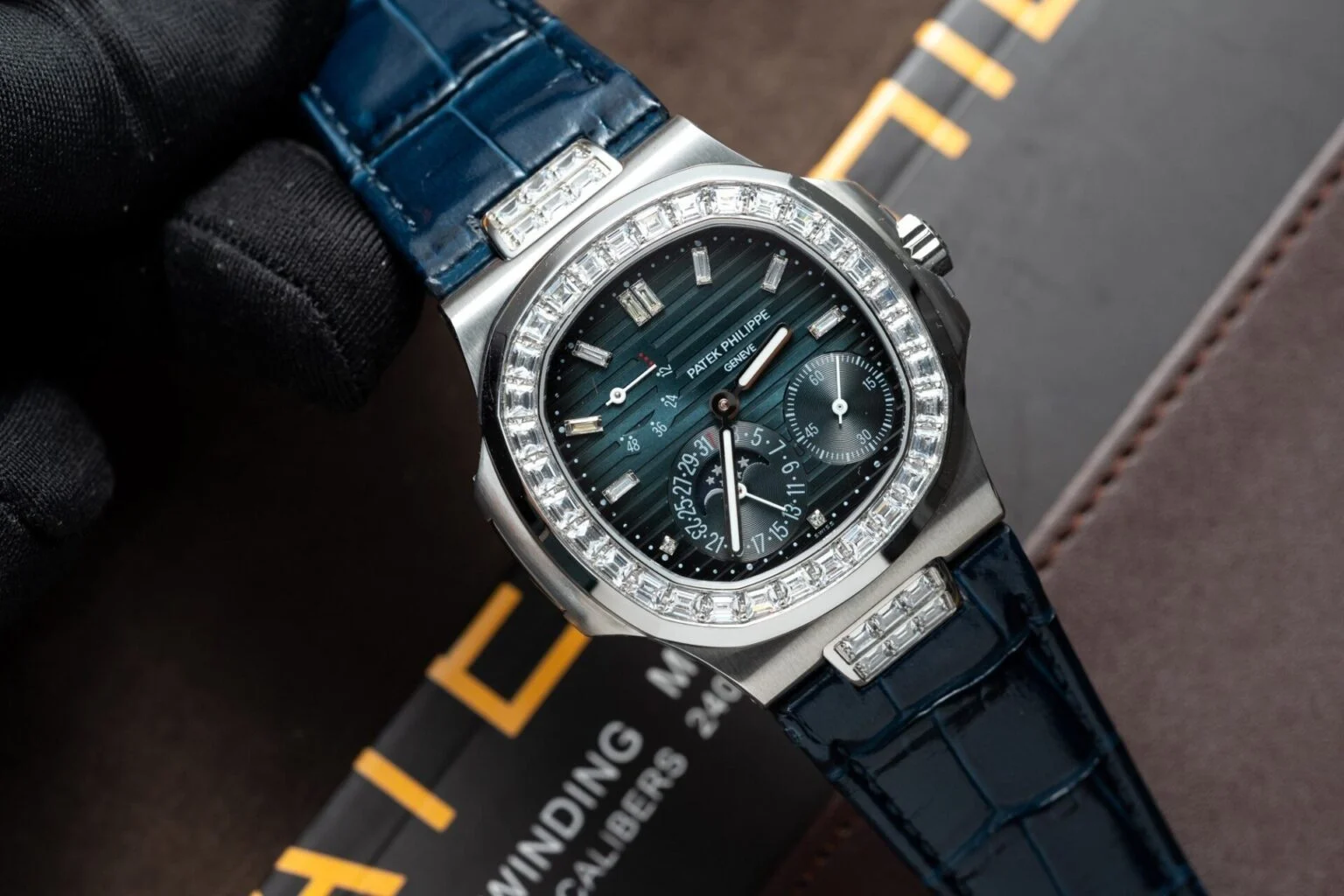 Patek Philippe Nautilus 5724G Blue GRF 40mm Super Clone